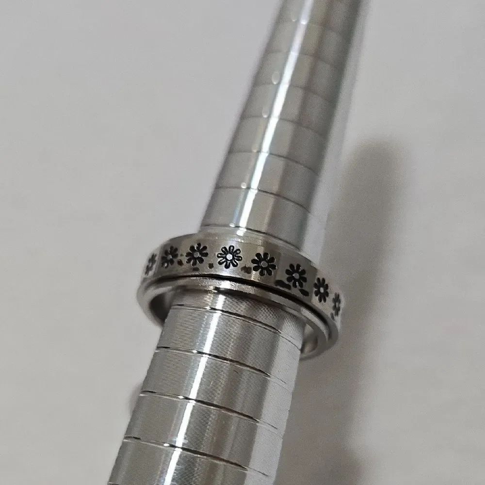 Silver Floral Pattern Ring